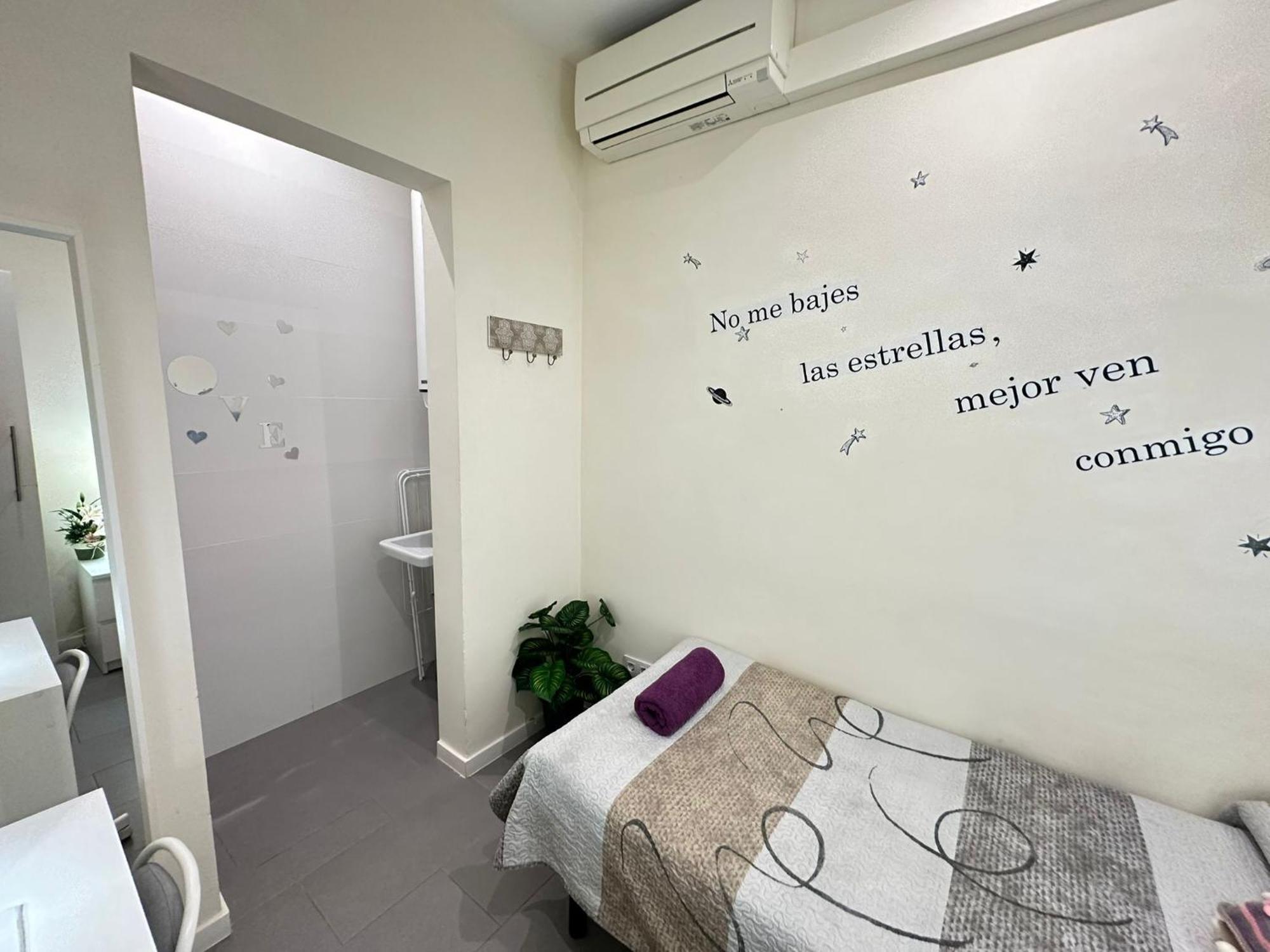Rooms On Balmes Bed & Breakfast *