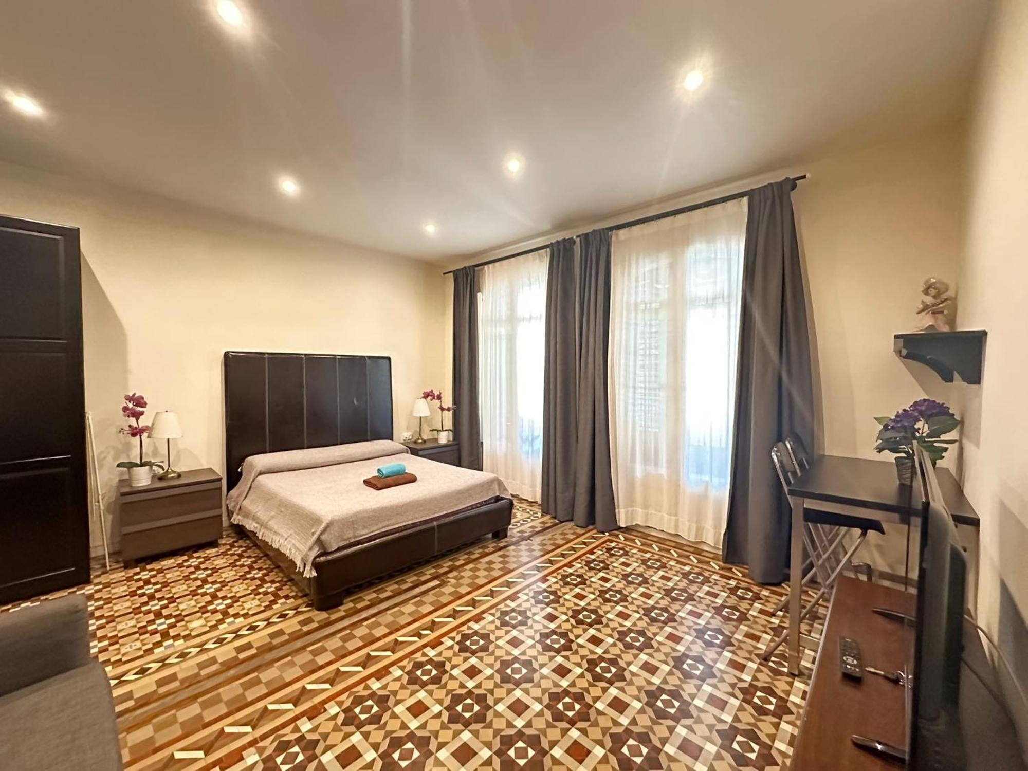 Rooms On Balmes Bed & Breakfast *