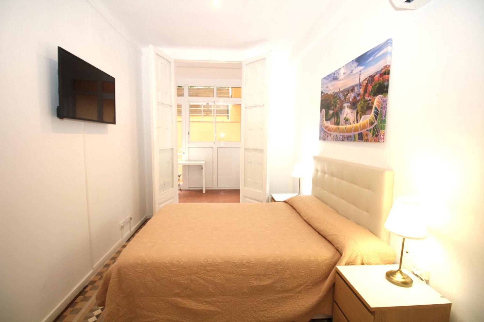 Rooms On Balmes Bed & Breakfast *