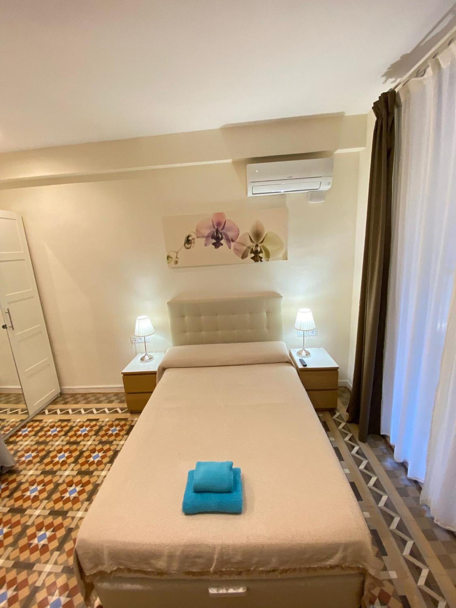 Rooms On Balmes Bed & Breakfast